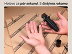 Ukázka naprosto čistých rukou po potisku krabice razítkem Loop Stamp. Rychleschnoucí inkoust okamžitě zasychá na kartonu, nešpiní a maximalizuje rychlost expedice.